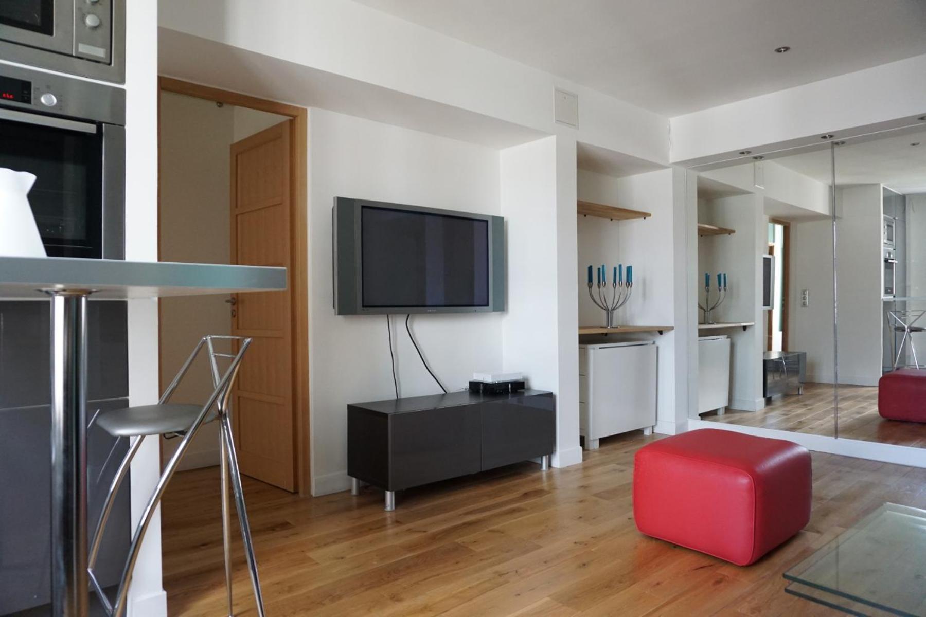 Appartement Avenue De La Grande Armee - 17 *